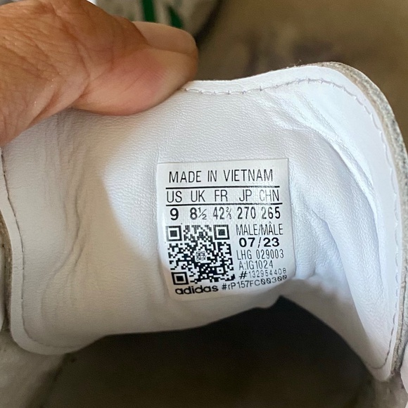 Green and white sambas - Picture 3 of 3